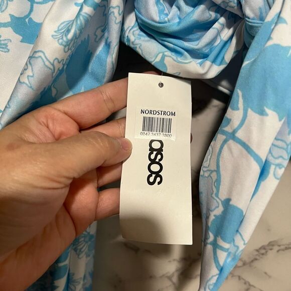 ASOS DESIGN tie front long sleeve bikini top in blue floral print - Picture 3 of 9